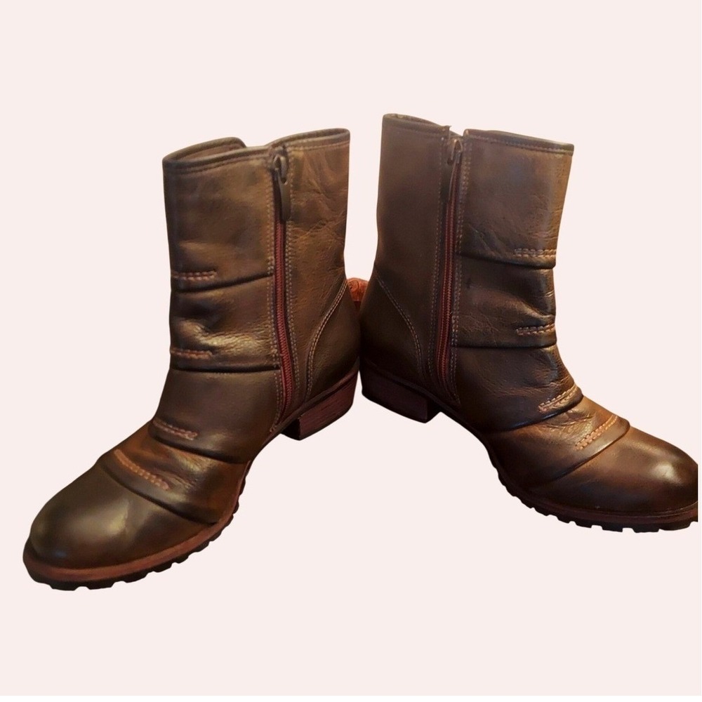 Andre Assous Waterproof Leather Ankle Utility Biker Brown Moto Booties 38 M